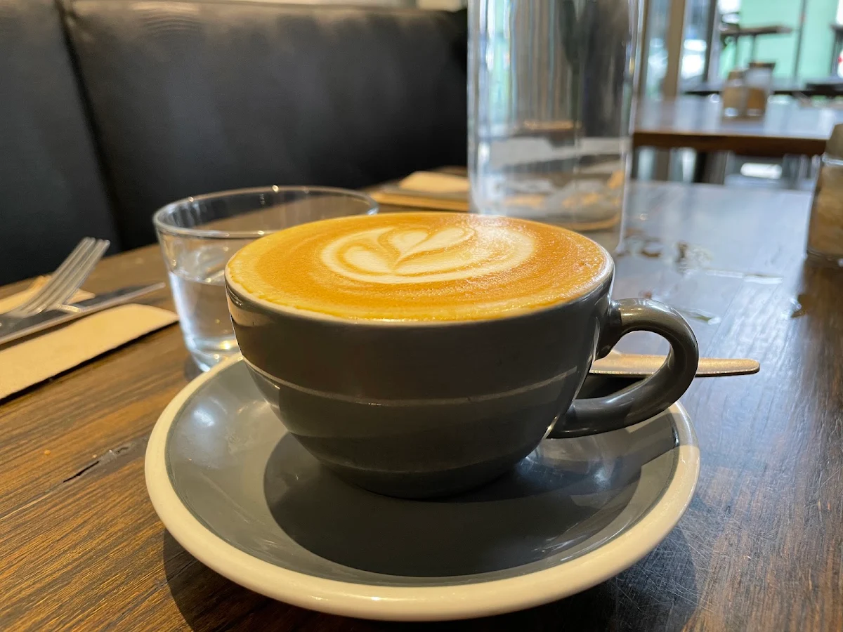 Flat White, Wah Wah Lounge