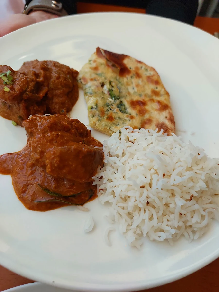Indian Spicy Beef Vindaloo with Ginger Battons & Green Chilli