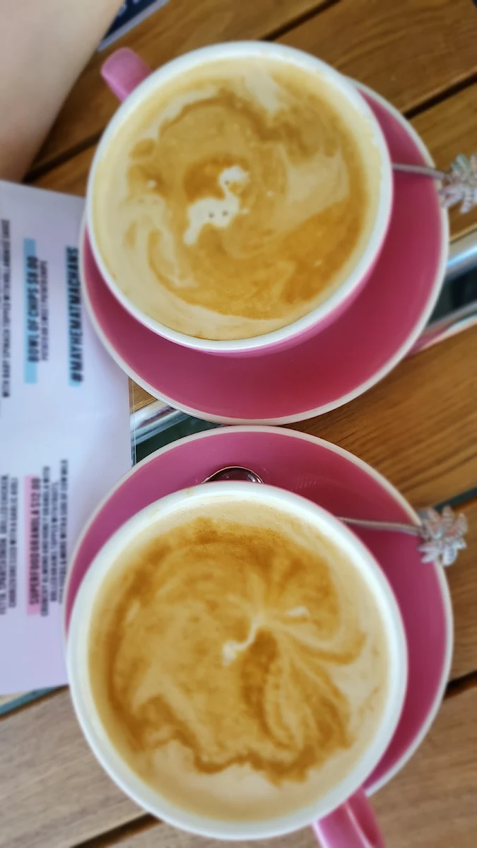 Flat White, Mayhem At Machans