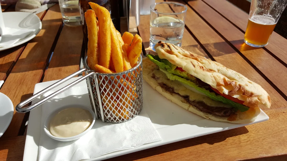 Steak Sandwich with Chips