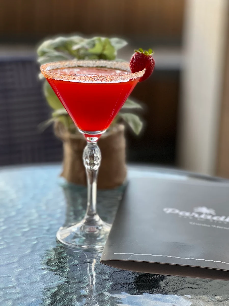Highlights, Paradise Bar & Bistro