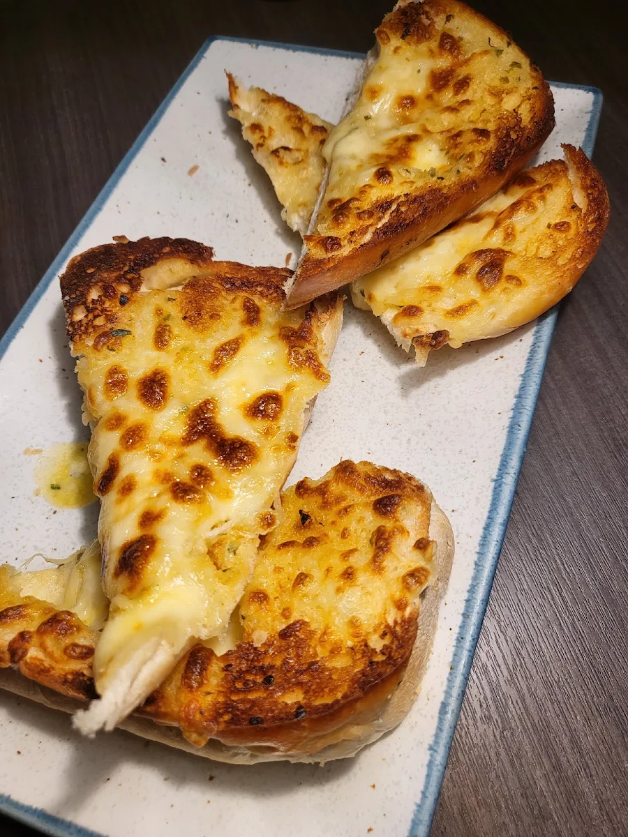 Cheesy Garlic Bread V