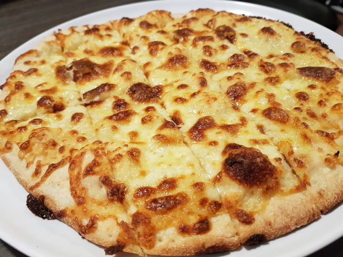 Garlic & Cheese Pizza