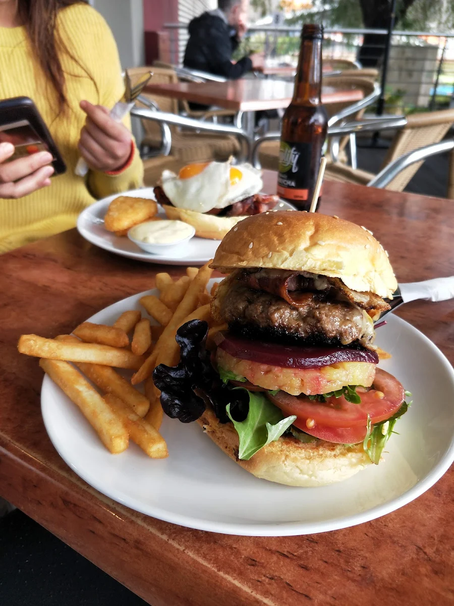 Whole Oz Burger
