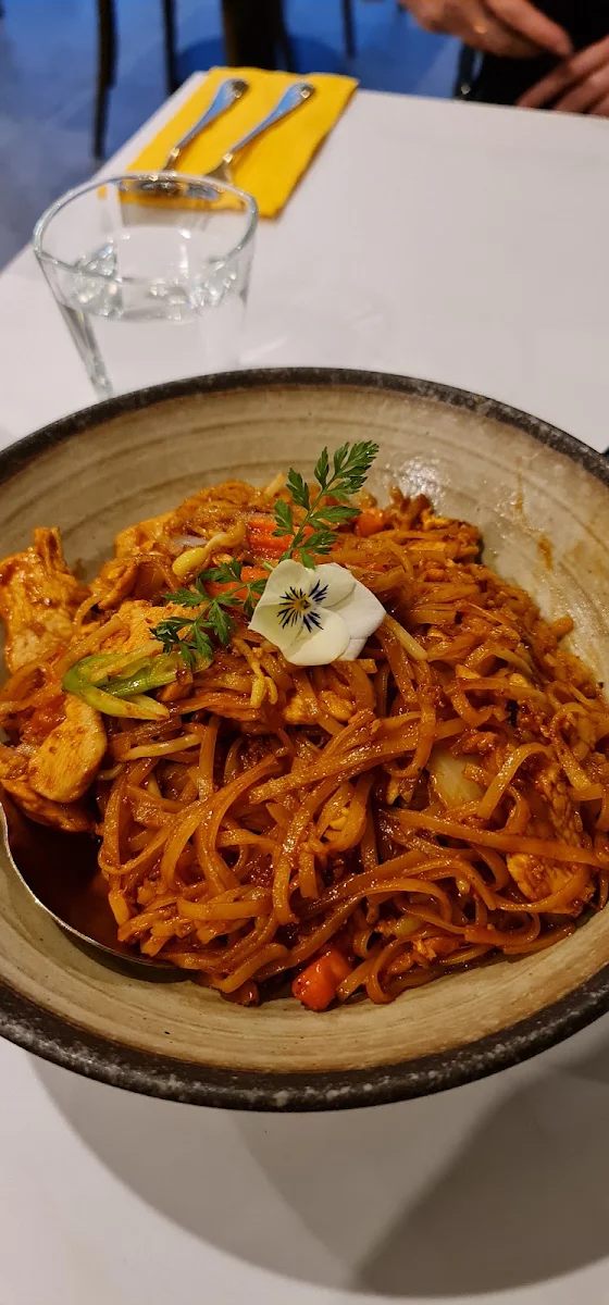 Pad Thai, Thai@Officer