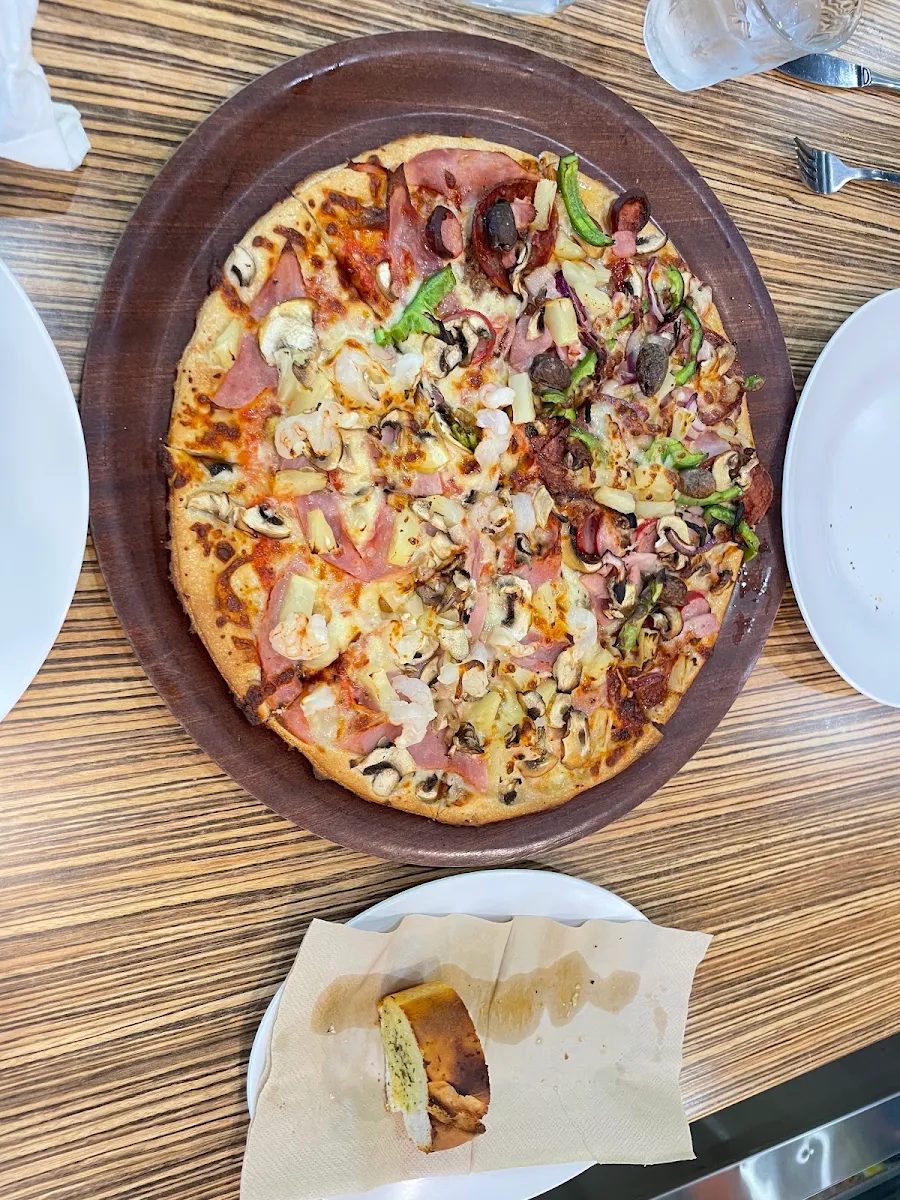 Highlights, Pizza Luna
