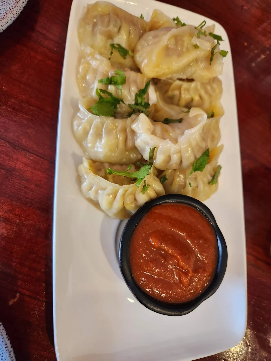 Momo, Lankan Railway Cafe