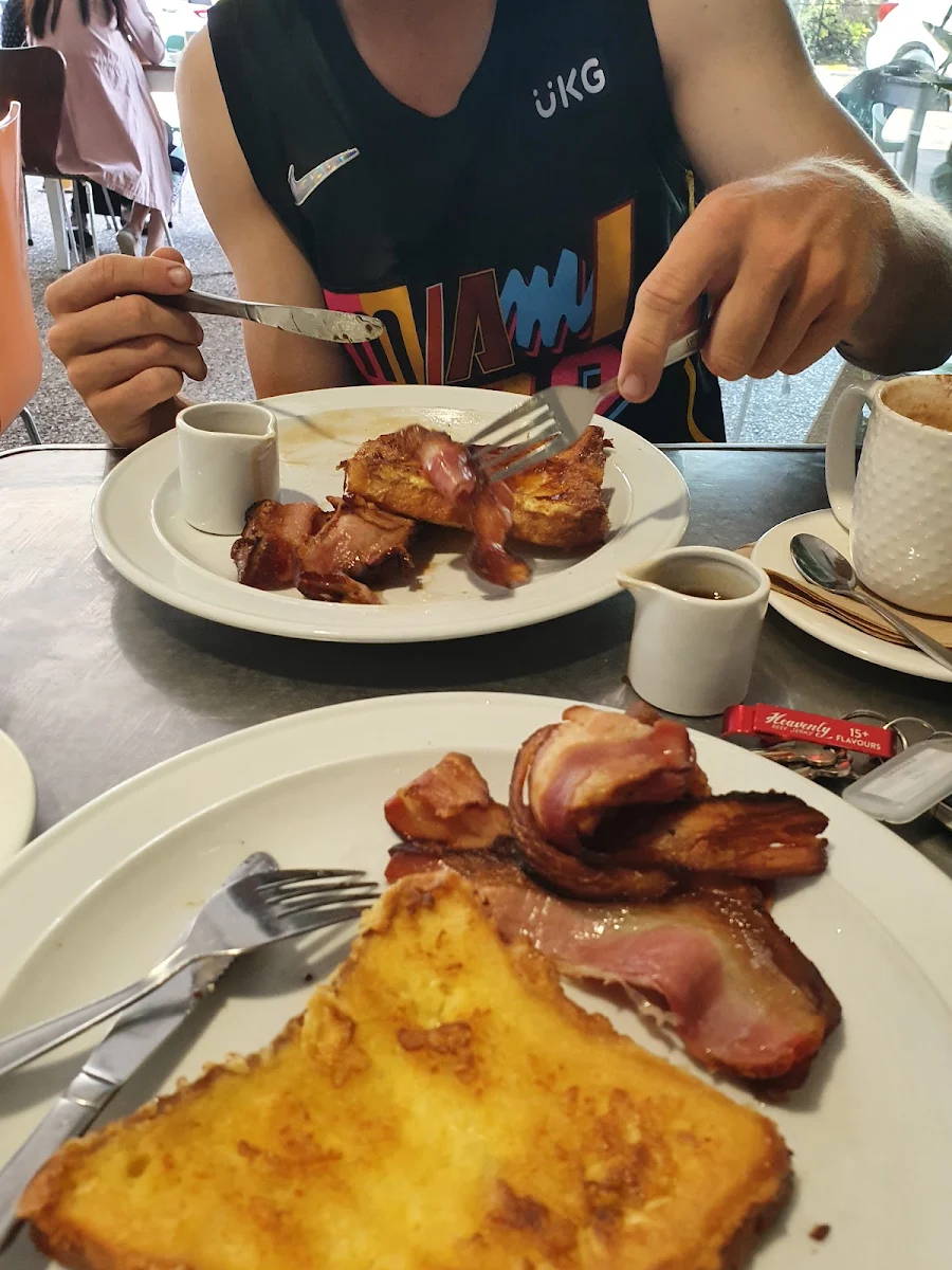 Highlights, Forages Deli Cafe