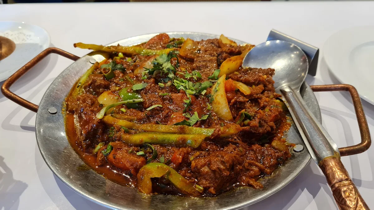 Buna Ghost, Bombay Club