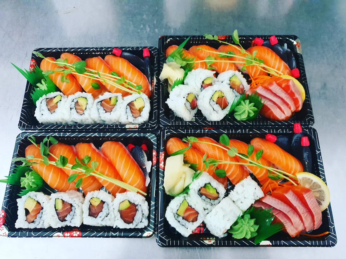 Salmon & Avocado Roll