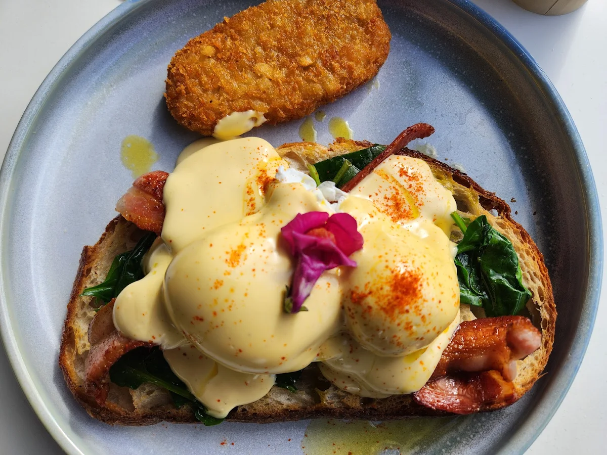 Eggs Benny Vo, Sunbrew Cafe