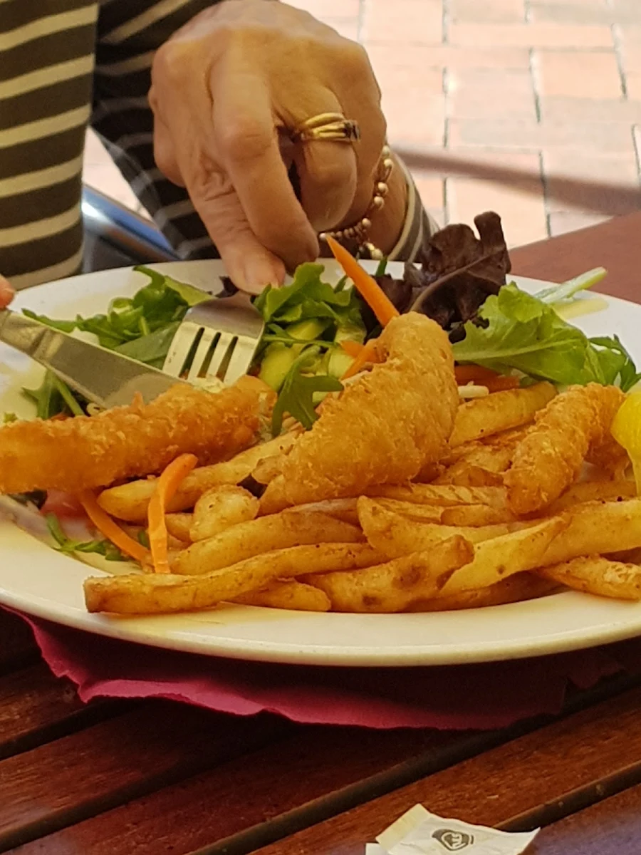 Flathead & Chips, Torquay Hotel Hervey Bay