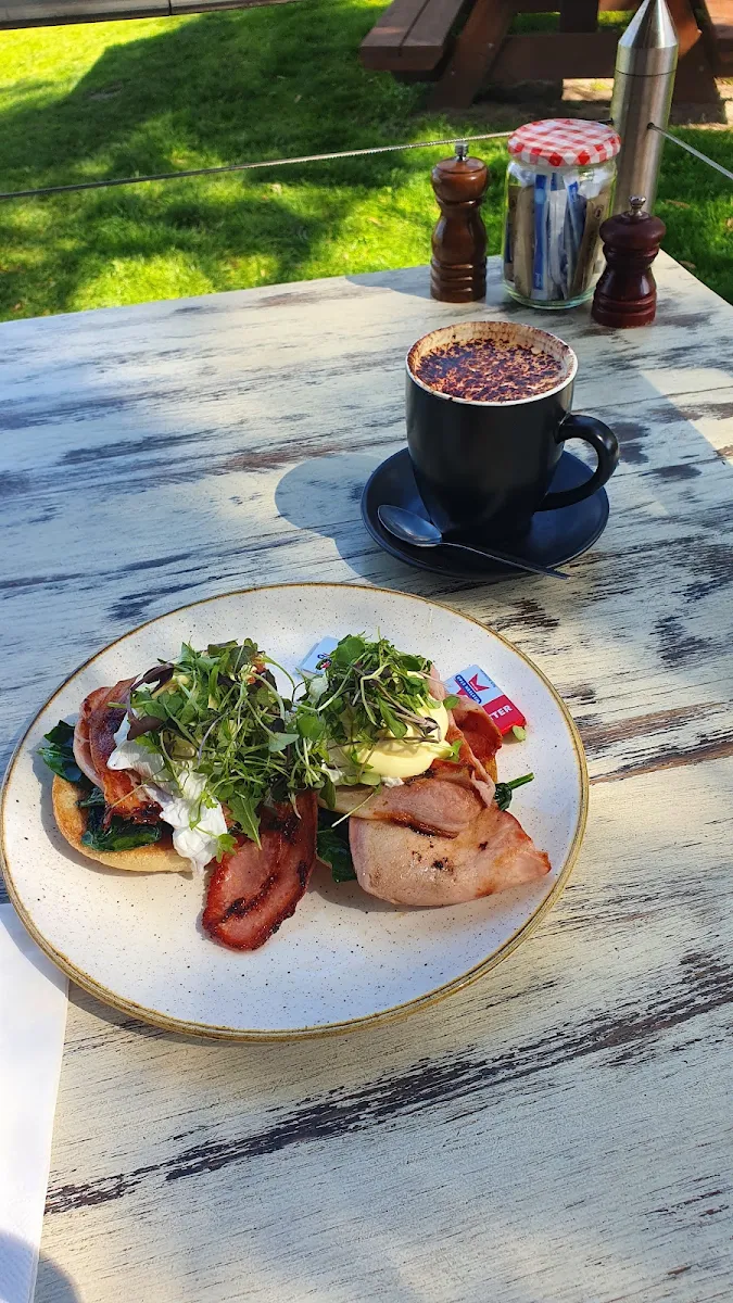 Eggs Benedict, arcobar heatherton
