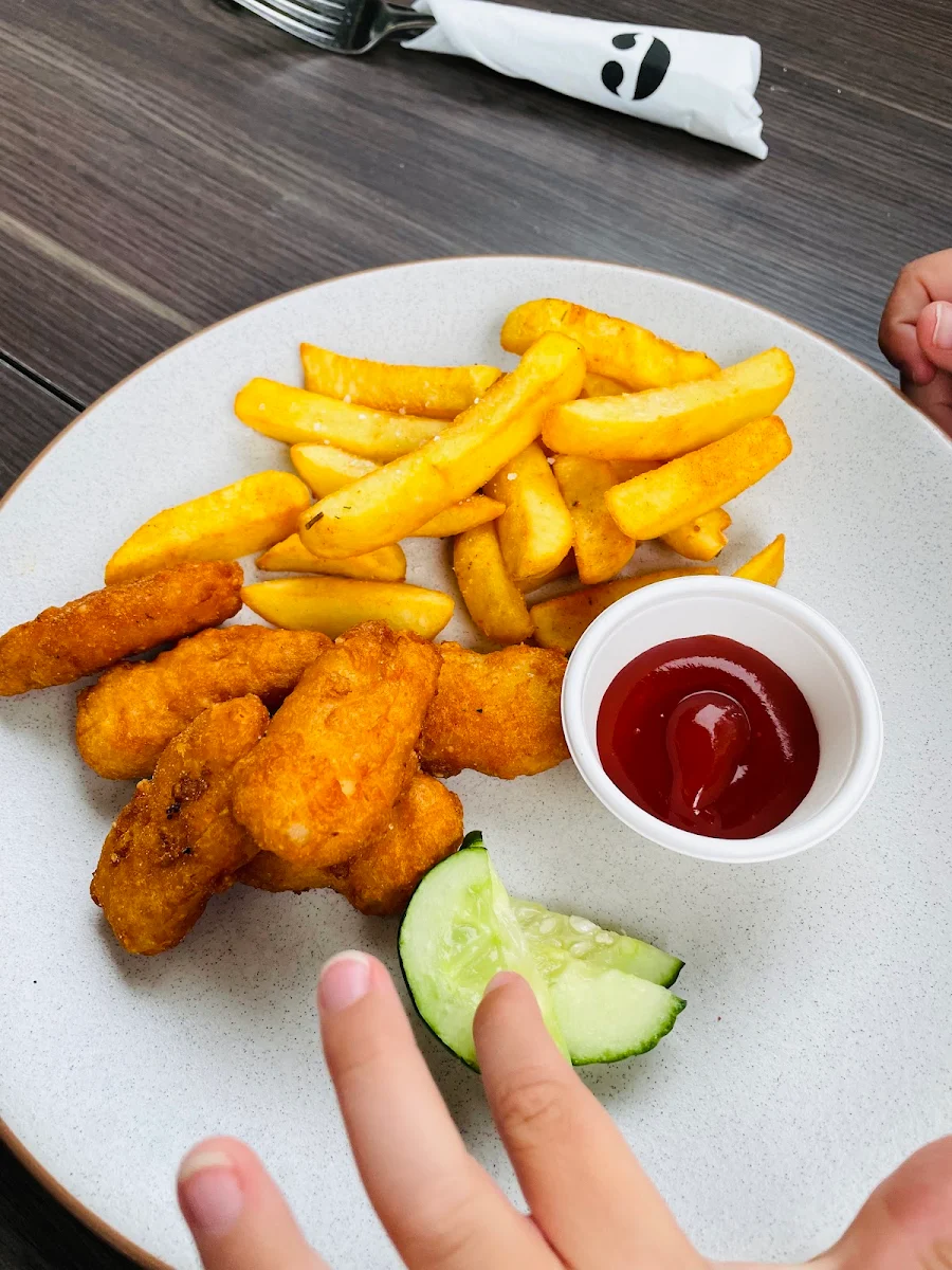 Chicken Nuggets & Chips, The Coffee Club Cafe- Bacchus Marsh