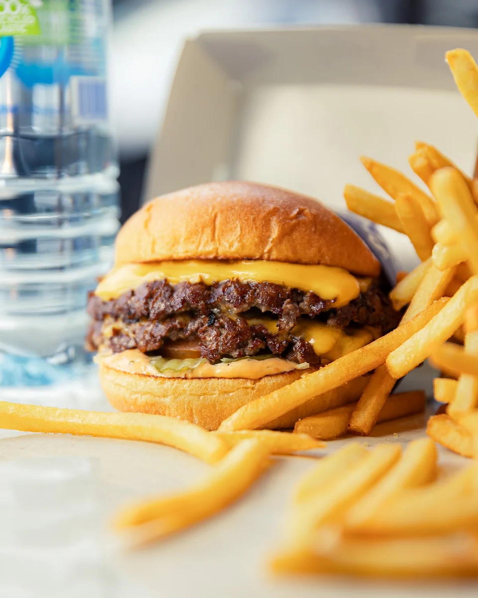 Cheeseburger, Lala's Burgers Punchbowl