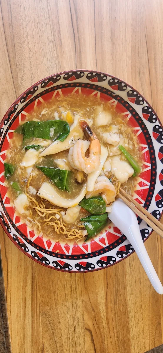 Crispy Noodles with Mix Seafood