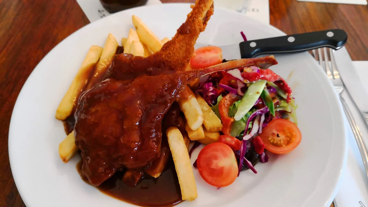 Lamb Cutlets, Cricketer's Arms Hotel