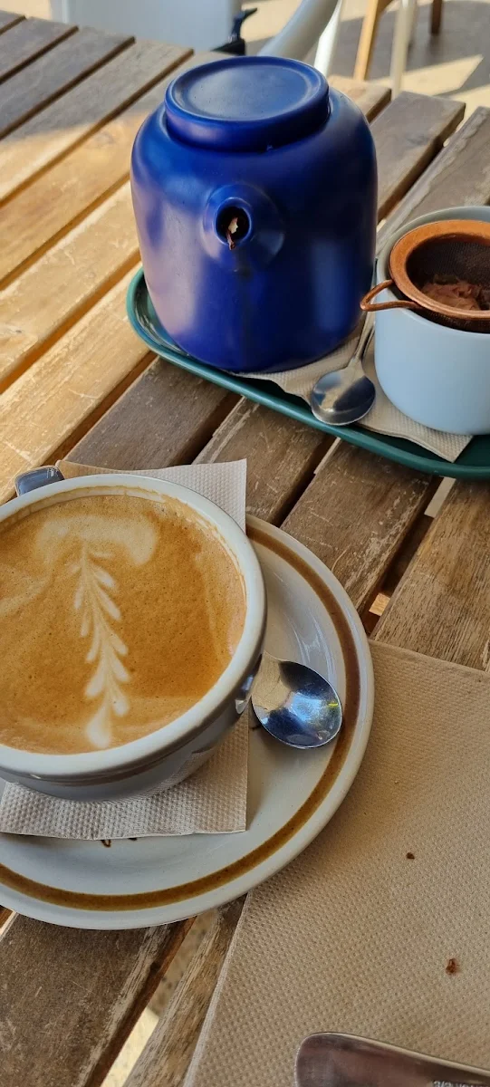 Flat White, Roam