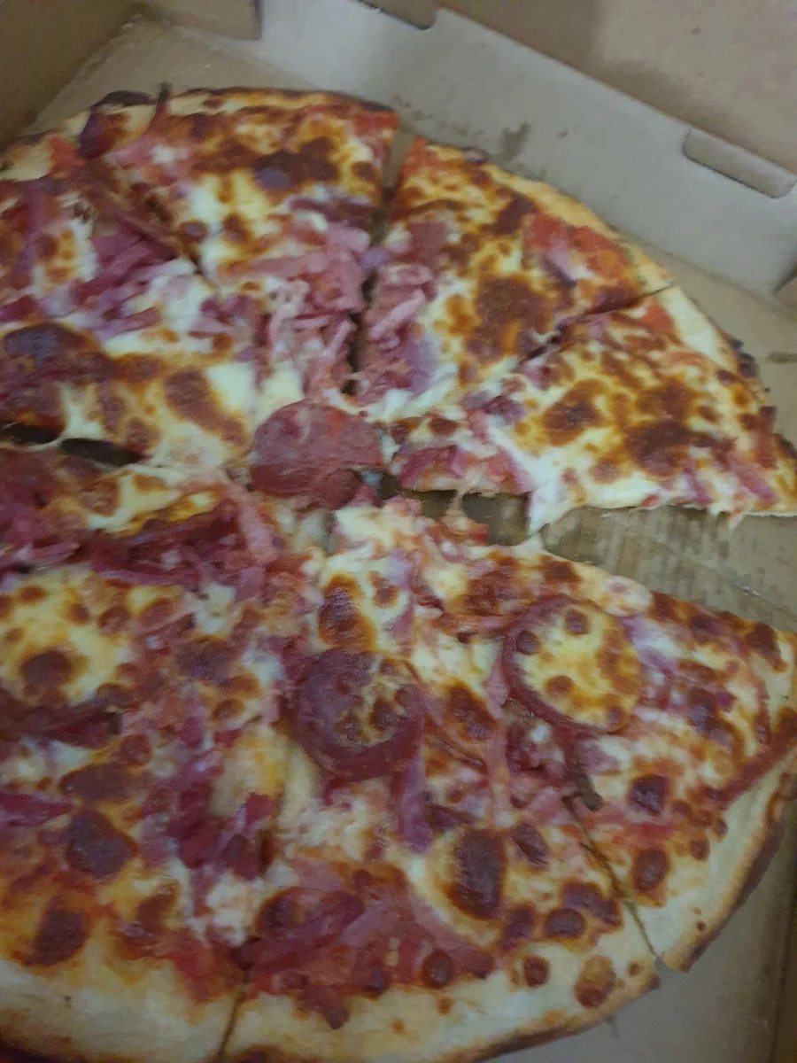 Highlights, Leo's Bar & Pizza