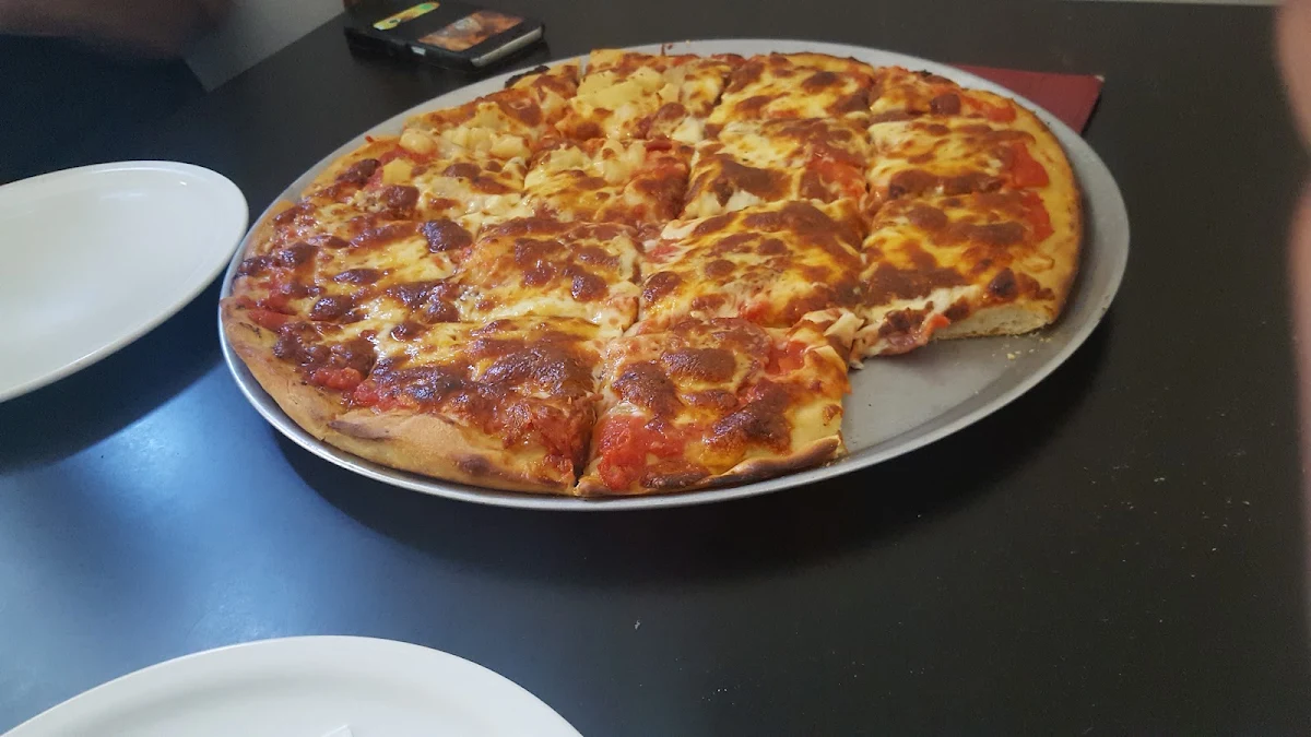 Peperoni, Leo's Bar & Pizza