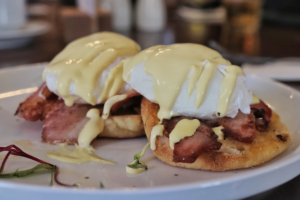 Eggs Benedict, Clovelly Restaurant & Bar