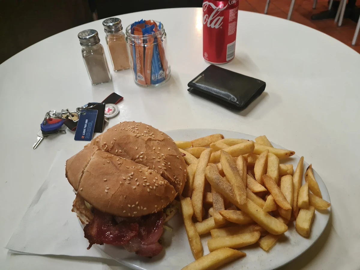 Embassy Burger Combo, Embassy Cafe