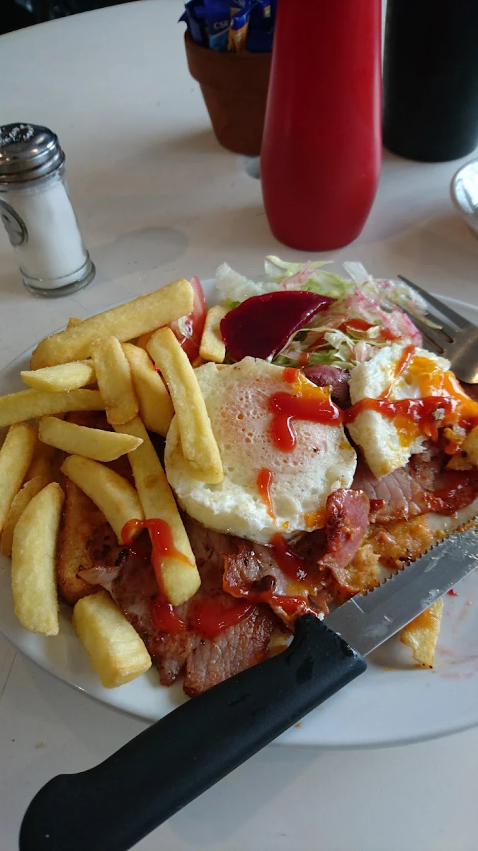 Open Hamburger, Embassy Cafe