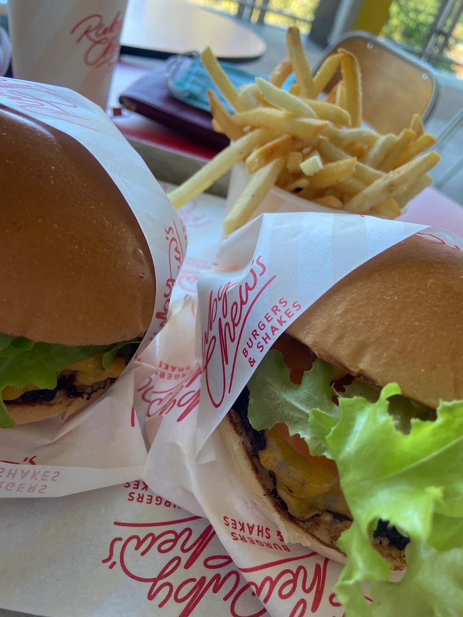 Highlights, Ruby Chews Burgers & Shakes