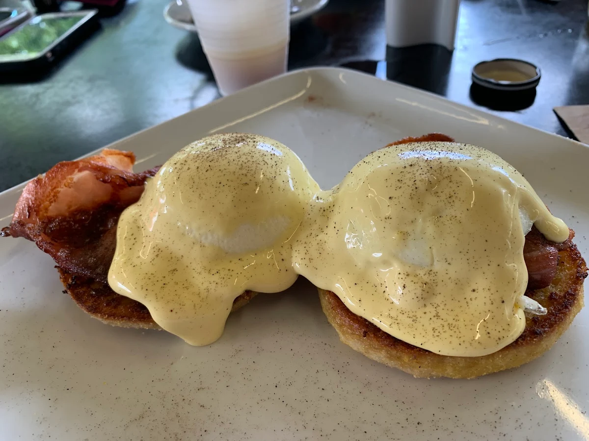 Eggs Benedict, Mojo's on north