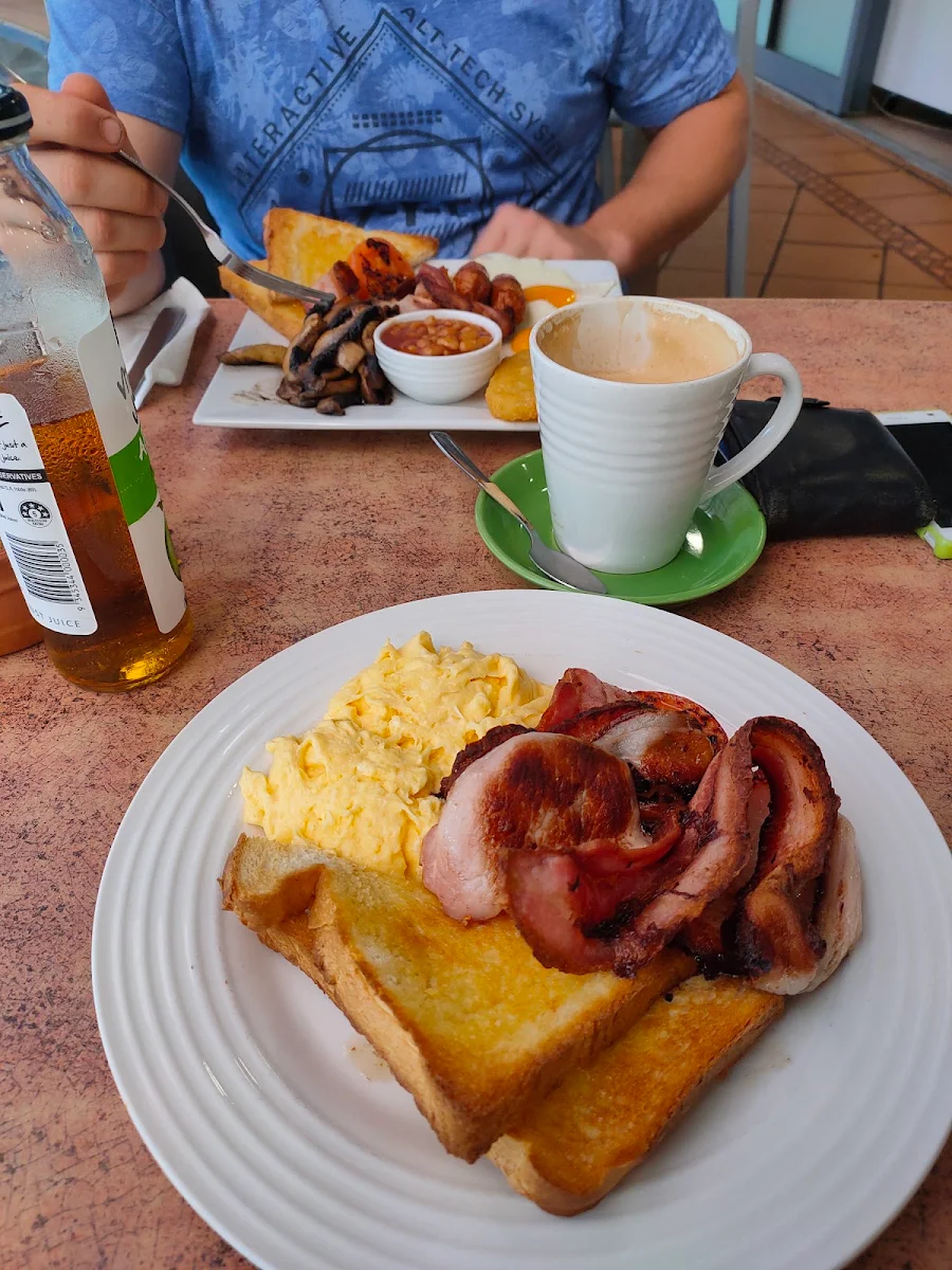 Highlights, Crumbz at Centrepoint