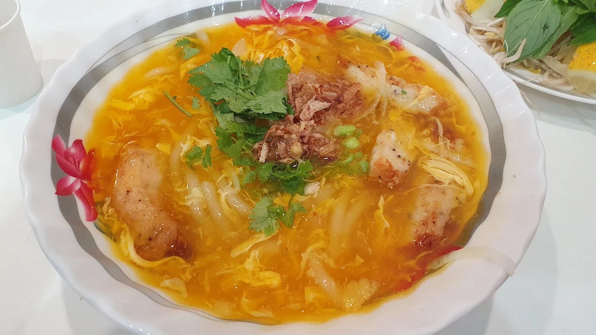 Banh Canh Cua Chao Tom Sup Vang