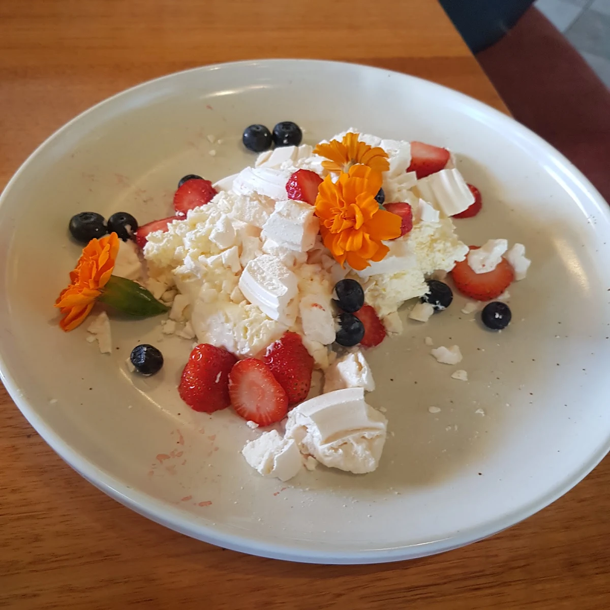 Etam Mess, Central Hotel Shellharbour