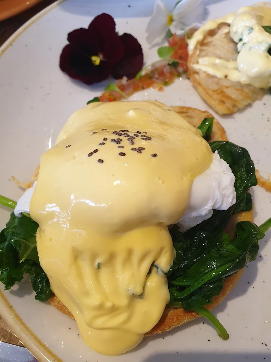 Mac & Cheese Benedict