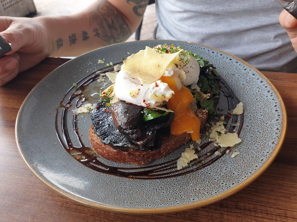 Eggs Benedict, ELEMENT 6 West Ryde