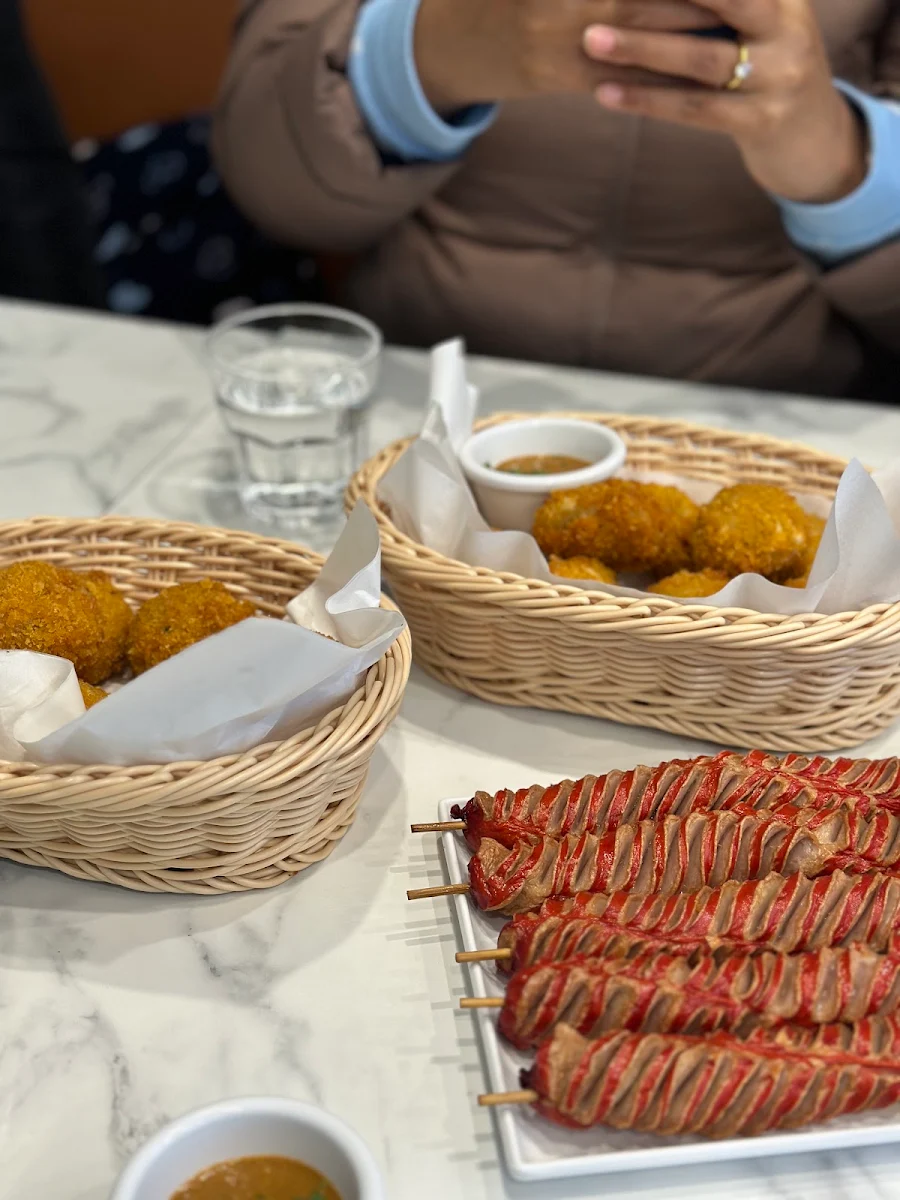 Highlights, JHEER HOUSE | Gyros/Souvlaki/Kebab/Burger/Mo:Mo/Sekuwa