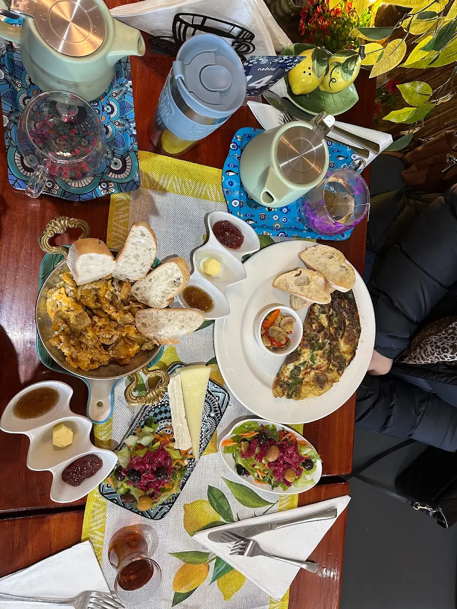 Highlights, Cafe Lemon8