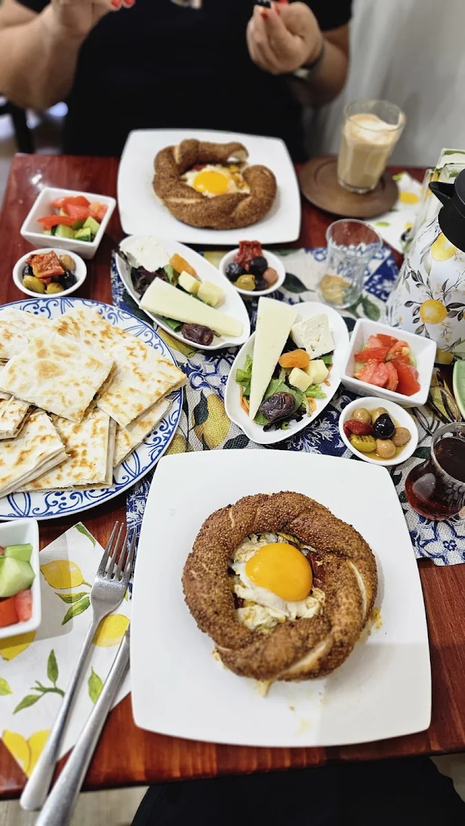 Highlights, Cafe Lemon8