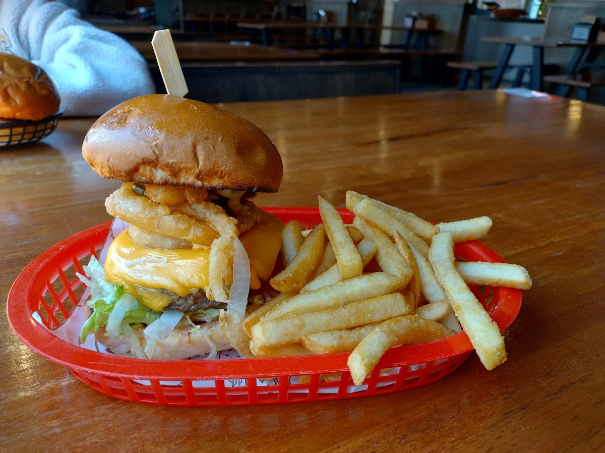 Deluxe Cheese Burger