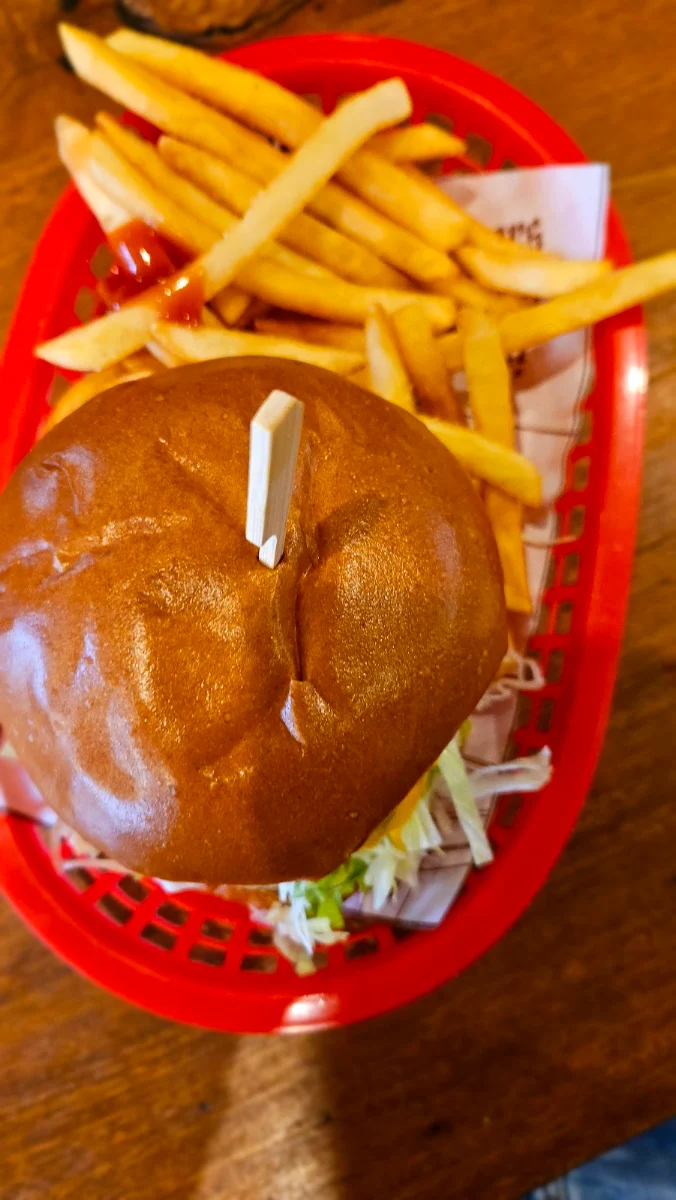 Kids Cheese Burger & Chips