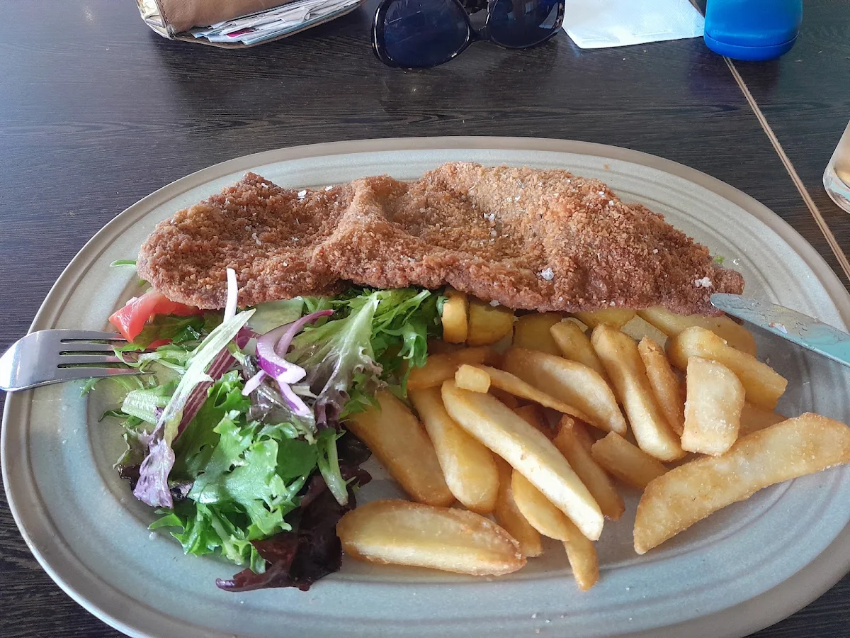Beef Schnitzel, The Glynde Hotel