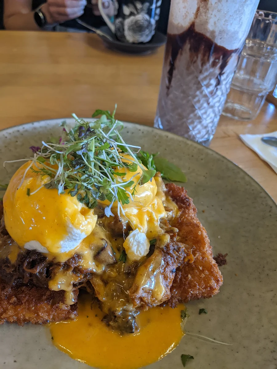 Eggs Benedict with Pulled Pork