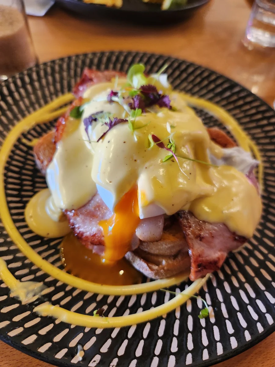 Mac N Cheese Benedict
