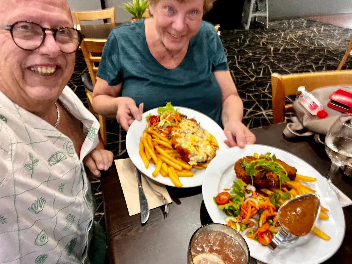 Highlights, The Cooee Hotel