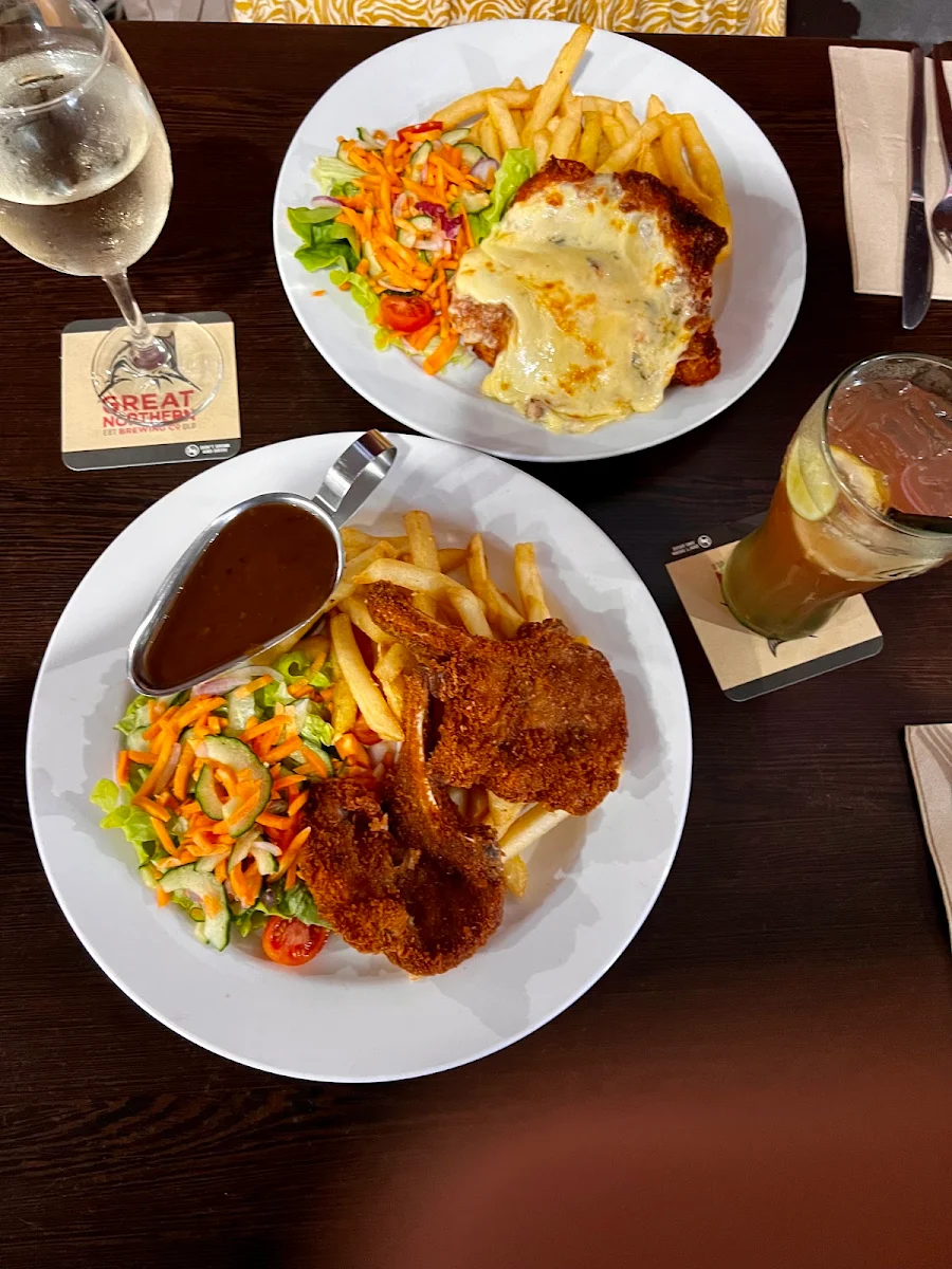 Highlights, The Cooee Hotel
