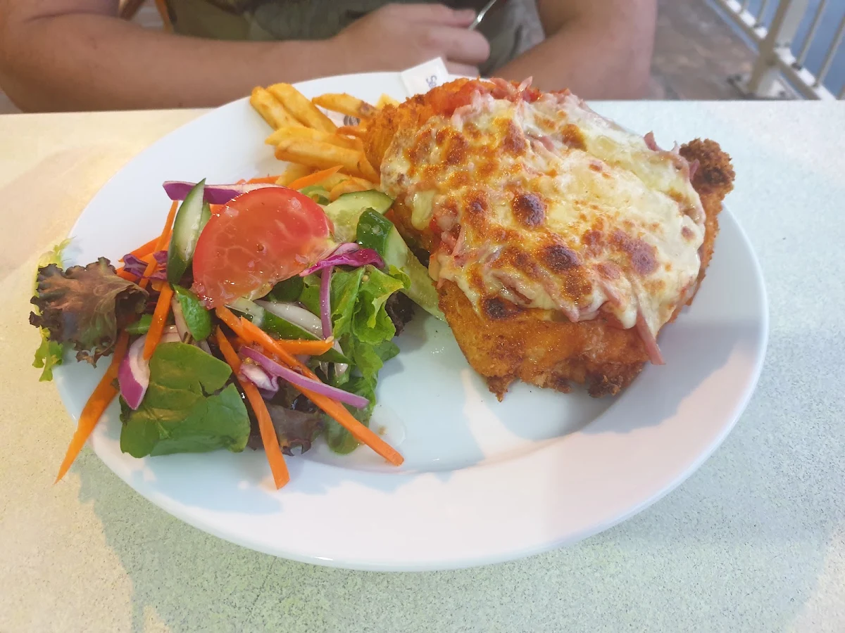 Highlights, The Cooee Hotel