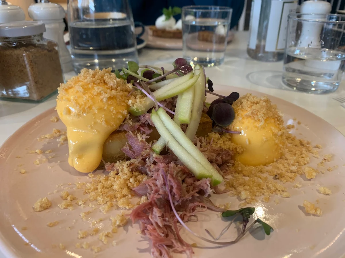 Eggs Benedict, Moby