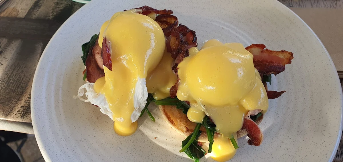 Eggs Benedict, Room Two Ten