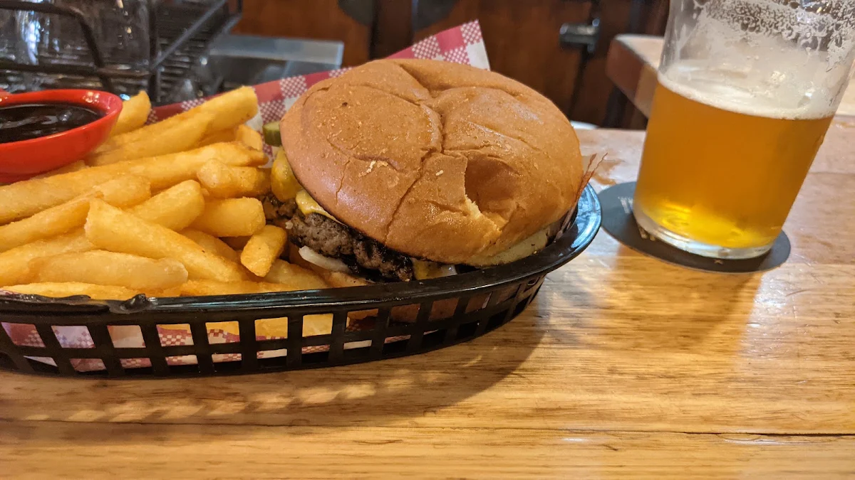 Cheeseburger, New Sydney Hotel