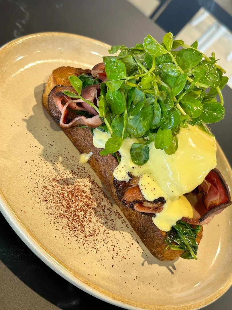 Eggs Benedict, Vivana Cafe