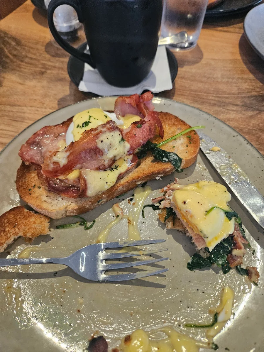 Eggs Benedict, Pacific Dunes Greenhouse